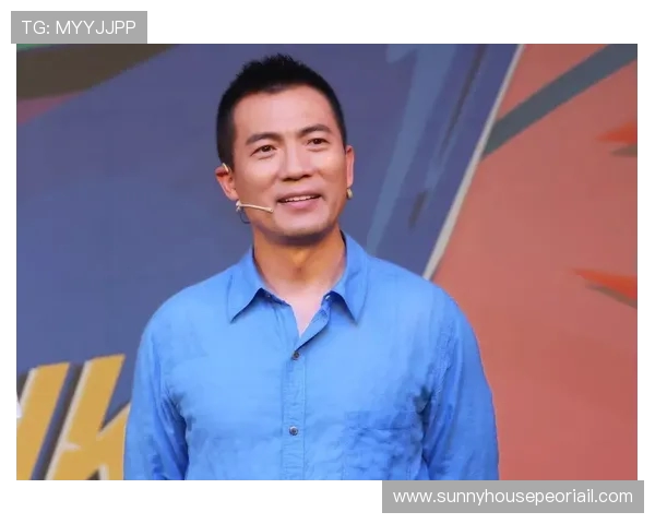 黄健翔首次在角旗区解说比赛 感受独特视角带来的全新体验