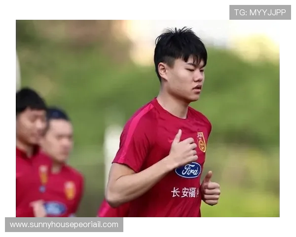 国安球迷赛后高喊以杨立瑜为中心口号引发热议球队核心地位成焦点 国安球迷赛后高喊以杨立瑜为中心口号引发热议球队核心地位成焦点