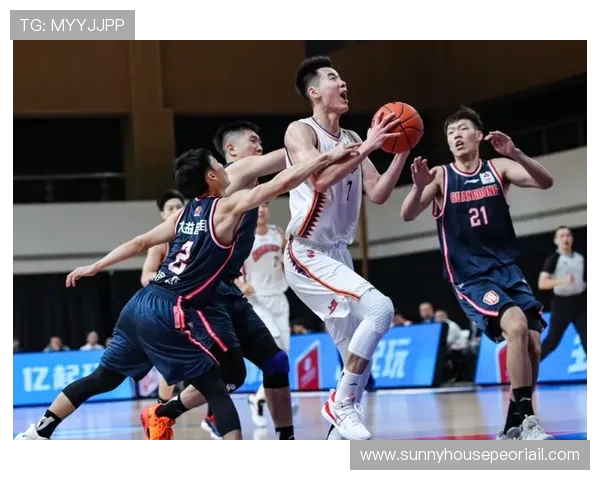 广州足坛名嘴陈曦解读未来发展趋势 本土年轻球员崛起三大要素分析 广州足坛名嘴陈曦解读未来发展趋势 本土年轻球员崛起三大要素分析